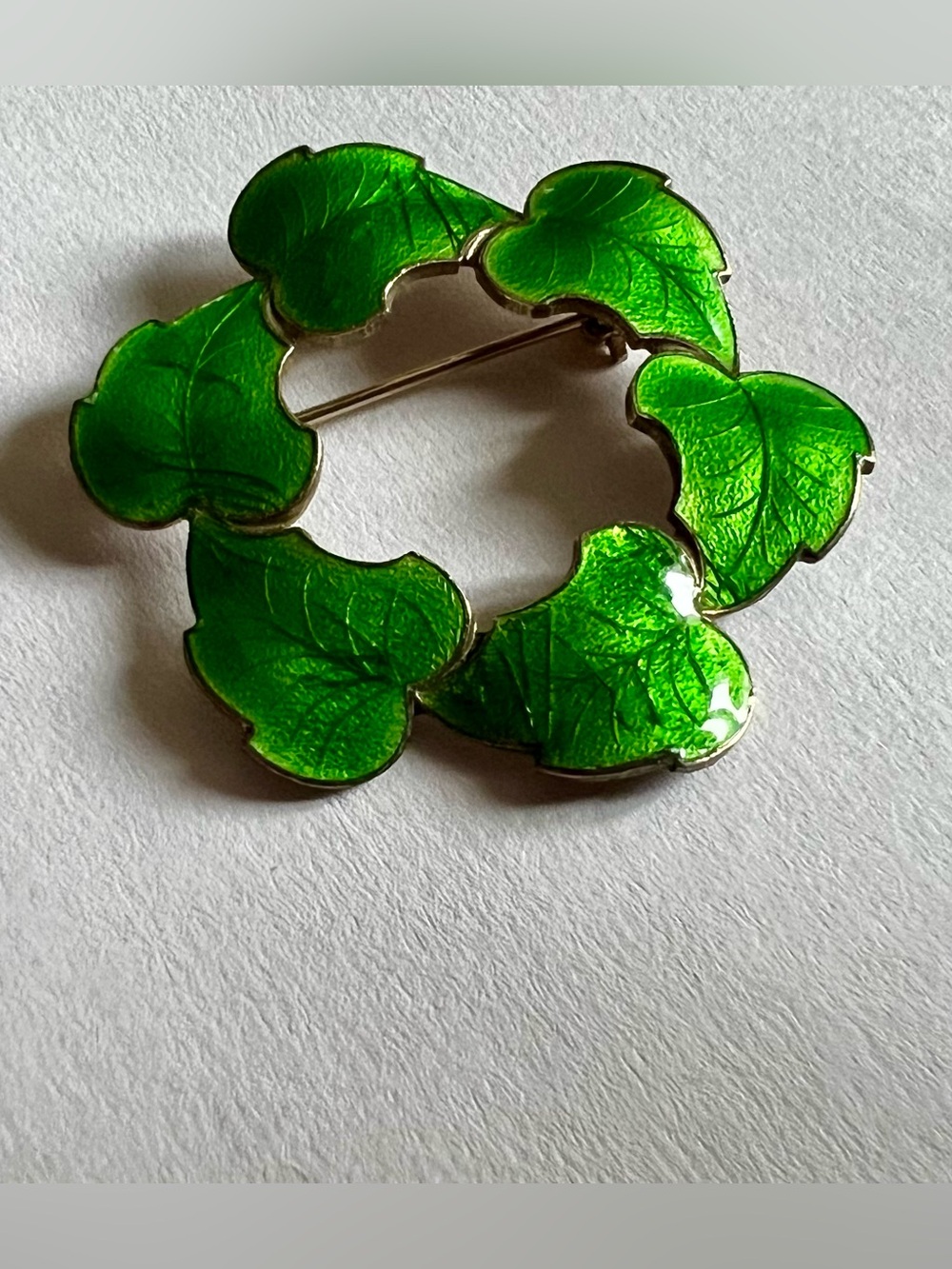 Vintage Green Enamel Leaf Wreath Brooch Gold Tone Vibrant Colorful